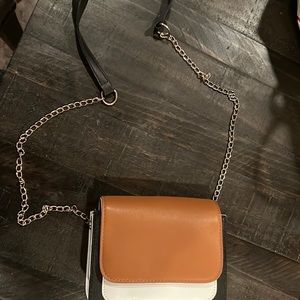 Square sleek shoulder bag